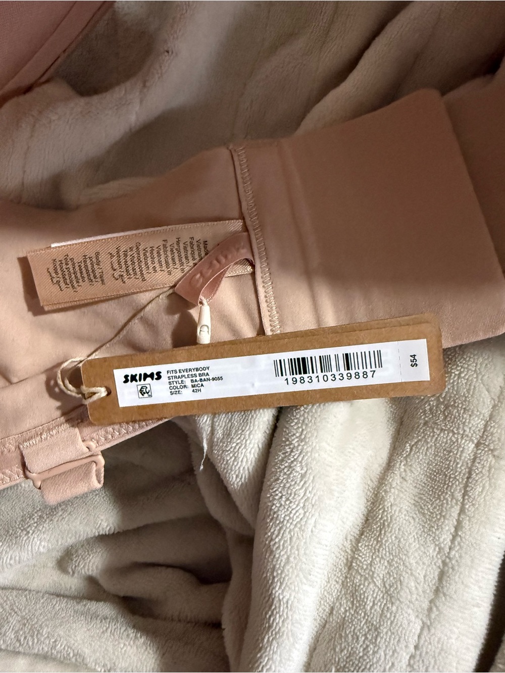 Skims Fits Everyone strapless bra Shade Mica , wired— 42H— - Picture 8 of 12